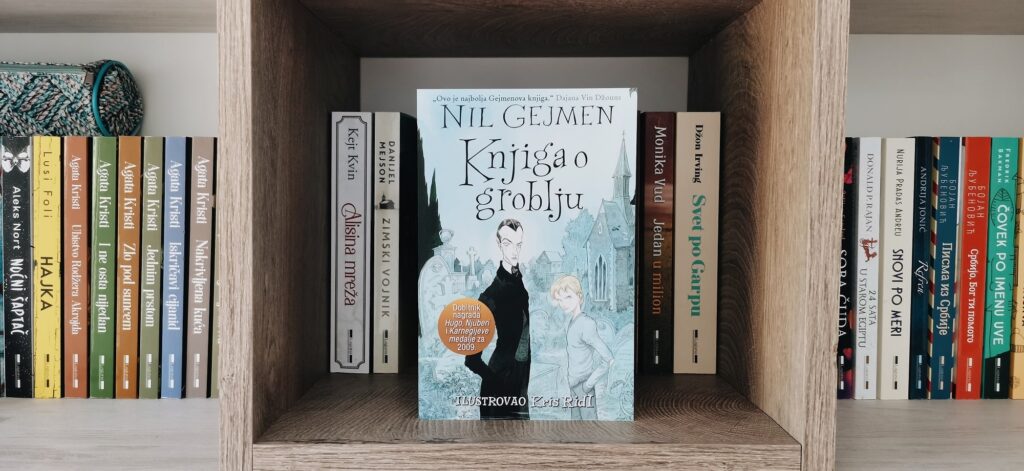 Knjiga o groblju Nil Gejmen