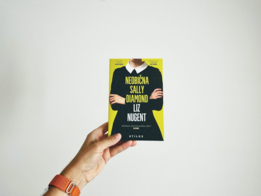 Neobična Sally Diamond Liz Nugent